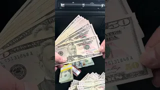 Contando 9k mil dolares gringos ( Counting money 9k thousand dollars )