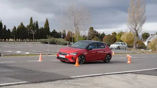 Opel Corsa 1.2T 74 kW (100 CV) 2020 - Maniobra de esquiva (moose test) y eslalon | km77.com