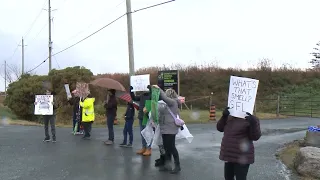 Protestors call for action in relentless odour from Stoney Creek landfill