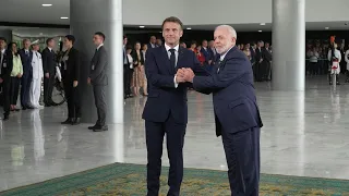 Lula welcomes French president Macron at Planalto Palace | AFP