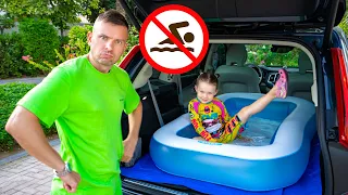 Five Kids learn safety rules of conduct in the car with Dad