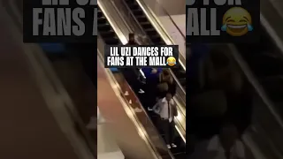 Lil Uzi dances for fans at the mall😂