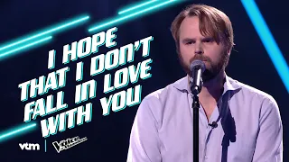 Reinier - 'I Hope That I Don't Fall In Love With You' | Knockouts | The Voice van Vlaanderen | VTM