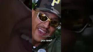 indo pra rave com camisa do Racionais?