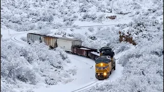 [HD] RARE! SNOW IN SOUTHERN ARIZONA! Trains on Union Pacific's Sunset Route