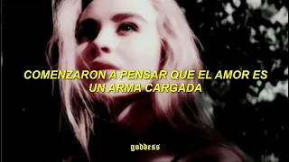 run and hide - sabrina carpenter ; español