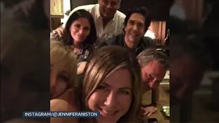 Jennifer Aniston crashes Instagram with selfie of Friends cast (USA) - ITV News - 15th October 2019