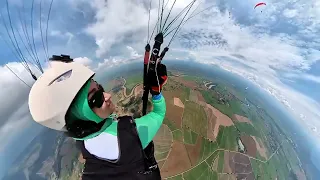 Paragliders collide and  get hopelessly tangled high above Colombian countryside