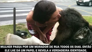 Mulher passa por um morador de rua todos os dias. Então ele lhe dá um papel e revela...