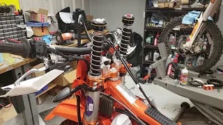 KTM / Husky XPLOR Forks | Change out fork springs quickly and easily with this method !