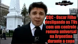 Oscar Filho usando controle remoto universal na Argentina