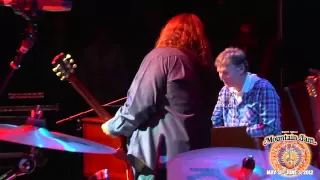 Steve Winwood (ft. Warren Haynes) - "Gimme Some Lovin'" - Mountain Jam VIII - 6/3/12