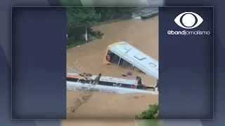 Ônibus de Petrópolis foram arrastados em alagamentos