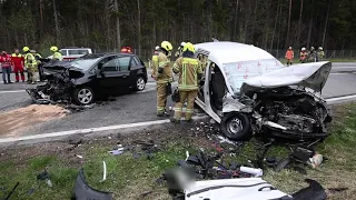 Schwerer Unfall auf der S16 – Vier Verletzte nach Frontalcrash