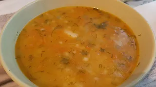 РАССОЛЬНИК ПО ЛЕНИНГРАДСКИ/ с мясом/перловкой/и с маринованными огурцами.