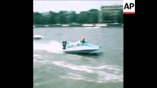 SYND 3 7 77 POWERBOAT RACE ON THE THAMES IN LONDON