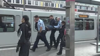 Taschendieb von massiven Polizeiaufgebot festgenommen am Bonner Bertha-von-Suttner-Platz am 29.03.17