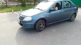 Выполнение упражнений на учебном автомобиле Рено логан на полигоне. Учебный центр г. Унеча ДОСААФ.