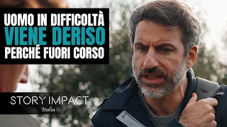 Lo deride perchè è fuori corso, imparerà un'importante lezione