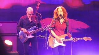 Bonnie Raitt  Live Performance  in Long Beach