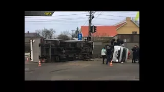 ДТП в Одесі: вантажівка та мікроавтобус перекинулися