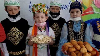 Праздник в школе на Наурыз