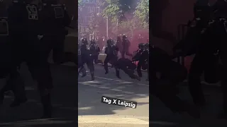 Schwere Ausschreitungen zwischen Antifa und Polizei , Leipzig, Tag X
