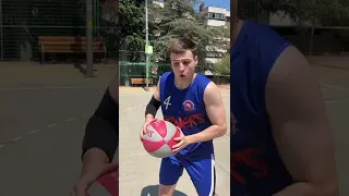 Pov: juegas basket con tu amigo el pro