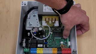 BFT Mitto - Programar El Segundo Botón Como Mando Peatonal a la Placa de Control (Pantalla Digital)