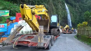 Detik - Detik Excavator Jumbo Melewati Portal Lembah Anai