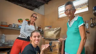 Abriendo cajitas📦 [ Mi mamá y abuela reaccionan a los regalos] 🎁Productos que NO HAY en Cuba 🤯