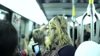 Stromae live dans le métro de Montréal - Formidable