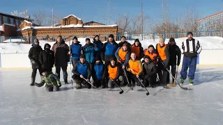 ЗимаСПОРТИВНАЯ. Руководители организаций и священники Шадринской епархии сыграли в хоккей в валенках