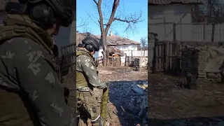 Работа гранатометчиков 6-го батальона территориальной обороны армии ДНР во время зачистки частного