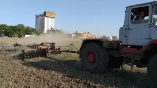 Дискування грунту під посів соняшника.