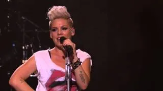 P!nk (Pink) screams FUCK! ( from iTunes music festival 2012)