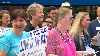 Westboro Baptist Church protests episcopal churches