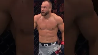 Mateusz Rębecki miażdży rywala na UFC