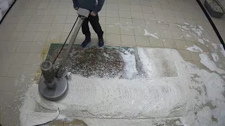 Как отстирать очень грязный ковер? Самый популярный метод. Результат в конце видео.