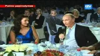 Rusijos ministras pirmininkas Vladimiras Putinas labdaros renginyje uždainavo angliškai