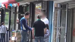 Dieser Mann sieht die 8 Jährige ohne Eltern - Was er tut wird dich sprachlos machen...