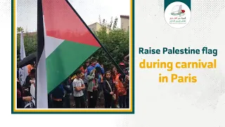 Palestinian scouts raise Palestine flag during Gennevilliers carnival in Paris