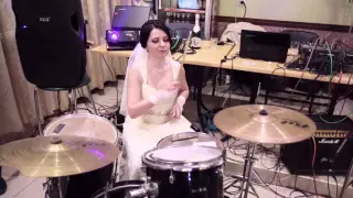 Невеста за барабанами