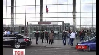 Прапор "Донецької народної республіки" замайорів у міжнародному аеропорту