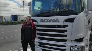 На SCANIA с правым рулём . Сколько зарабатывает дальнобойщик в Англии