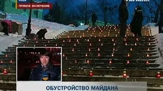 На Майдане зажгли свечи в память погибших