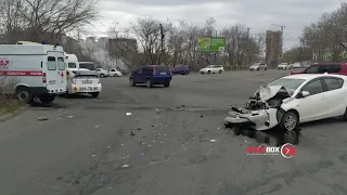 В аварии с участием машины «Скорой» во Владивостоке пострадали три человека