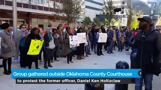 Protesters gather outside Holtzclaw trial  (2015-11-17)