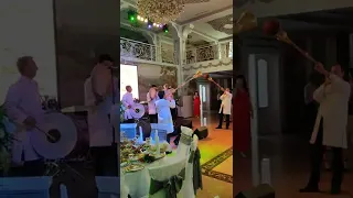 Свадьба, ещё карнай-сурнай. Ташкент, Узбекистан. Marriage party. Restaurant. Tashkent, Uzbekistan.