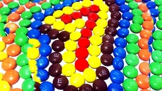 Учим цвета и делаем цыфру один из M&M конфет Изучаем цвета для самых маленьких